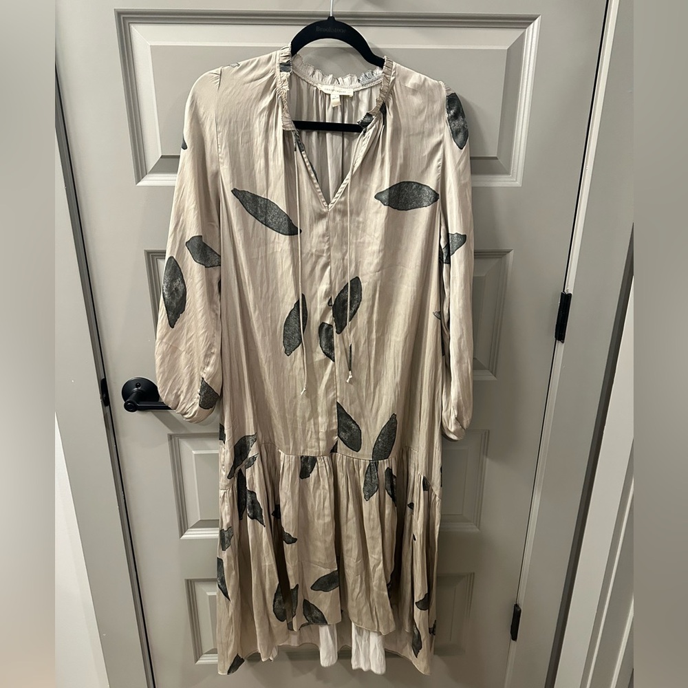 Chic Beige and Black Leaf Pattern Dress